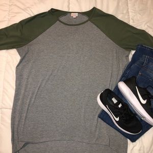 ⚡️FLASH SALE⚡️ LulaRoe long shirt in Small!!